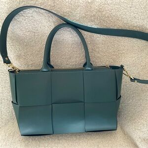 Valentina Fiore hunter green leather tote bag.